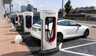 Tesla supercharger opět zlevňuje napříč Evropou. Česko má ale smůlu