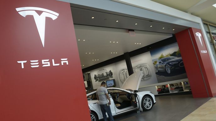 Tesla se snaží být v oblasti autonomního řízení průkopníkem.