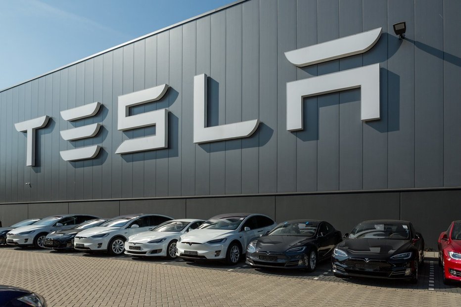 Americká automobilka Tesla vyrábí také autonomní vozidla.