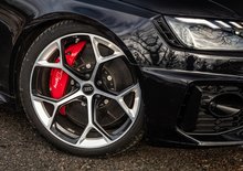 Karbon-keramické brzdy vyjdou na statisíce. Opravdu jsou potřeba, nebo je to drahá frajeřina?