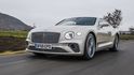 Další oblíbené auto celebrit je Bentley Continental GT, které snoubí přitažlivý klasický vzhled s luxusními prvky jako je kůže, dřevo a chrom v interiéru. Cena vozu začíná na 4,6 milionech korun a provozní náklady také nejsou zanedbatelné.