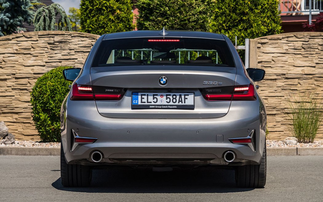 BMW 330e