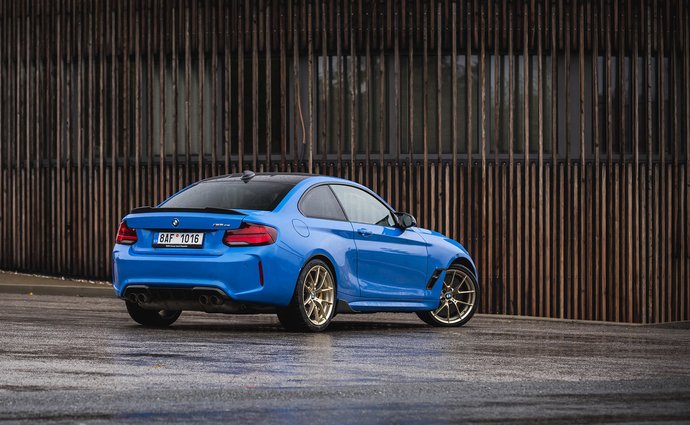 BMW M2 CS