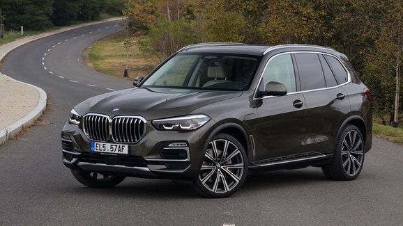 TEST BMW X5 xDrive45e – Se šestiválcem pod pět?