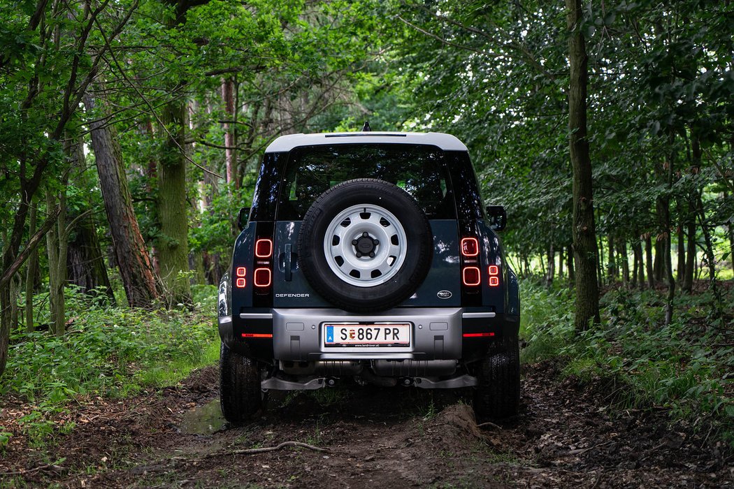 Land Rover Defender 90 S D200