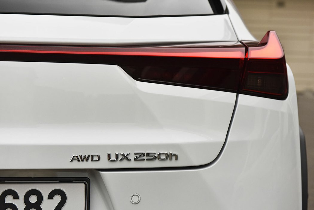 Lexus UX 250h AWD F Sport Design