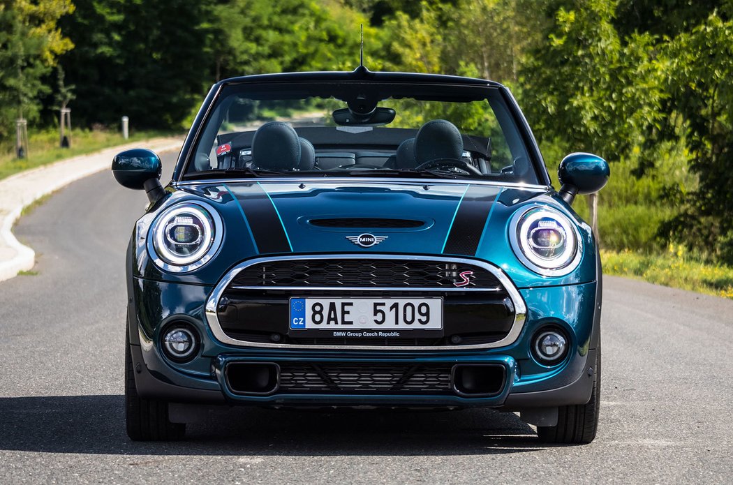 Mini Cooper S Cabrio Sidewalk