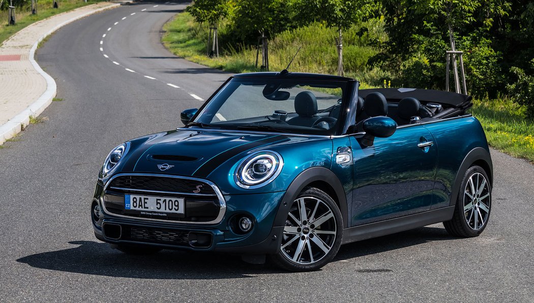 Mini Cooper S Cabrio Sidewalk