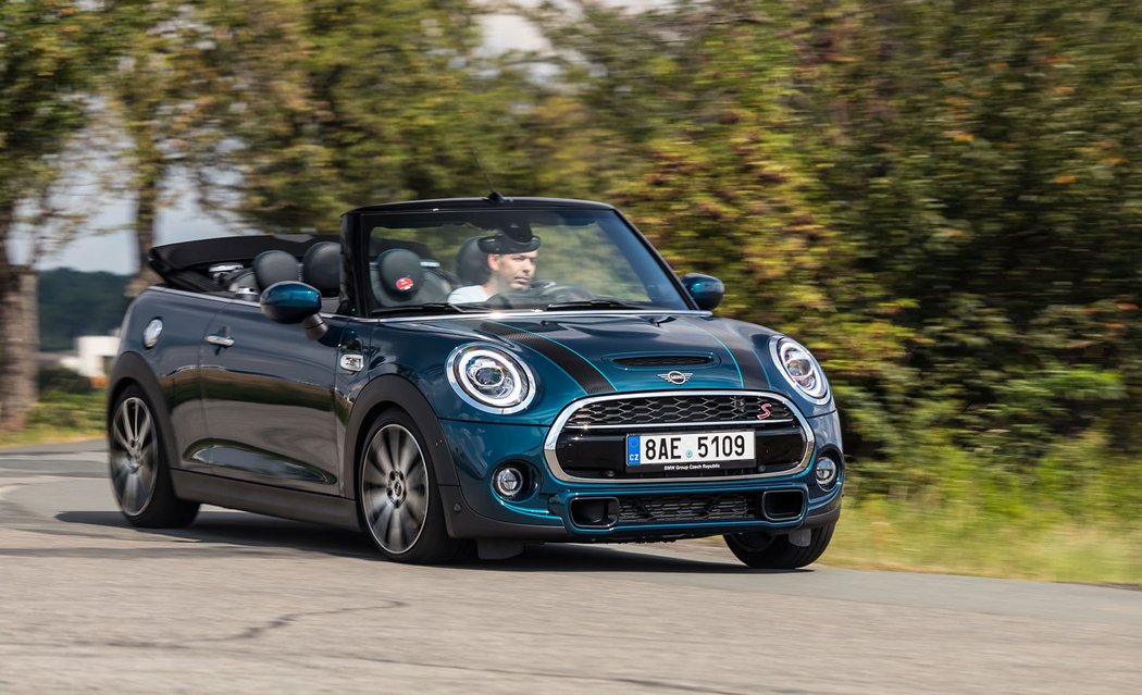 Mini Cooper S Cabrio Sidewalk