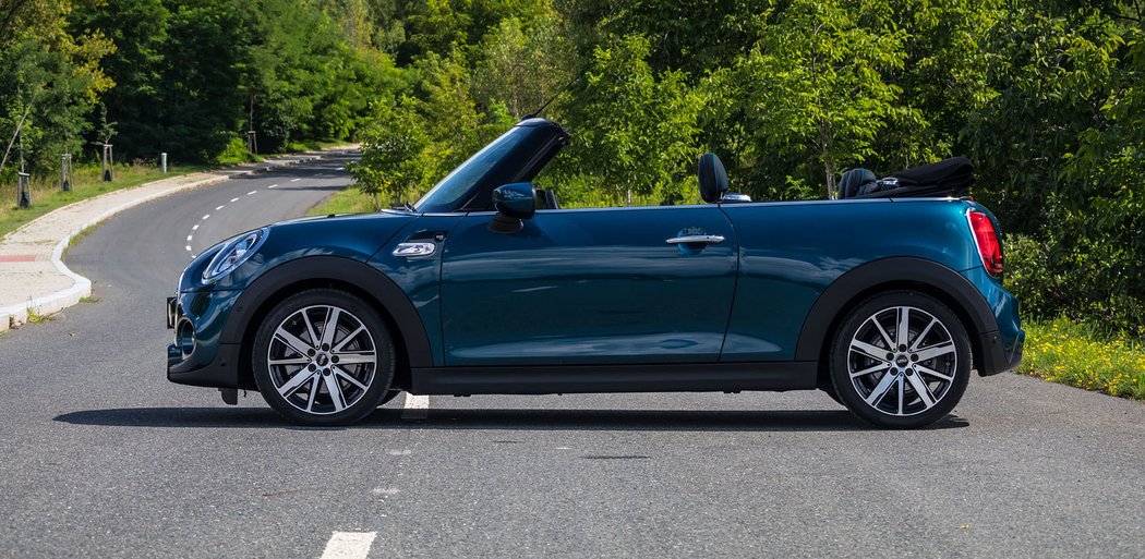 Mini Cooper S Cabrio Sidewalk