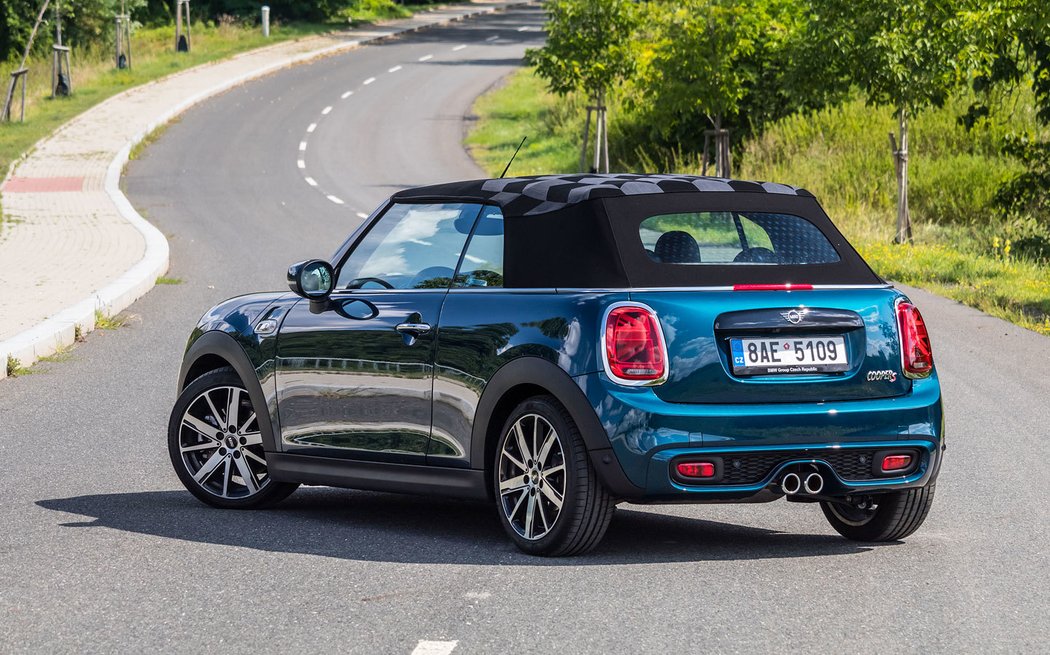 Mini Cooper S Cabrio Sidewalk