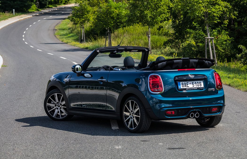 Mini Cooper S Cabrio Sidewalk