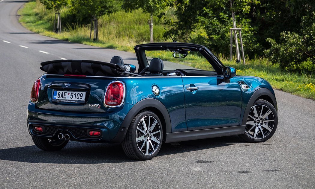 Mini Cooper S Cabrio Sidewalk