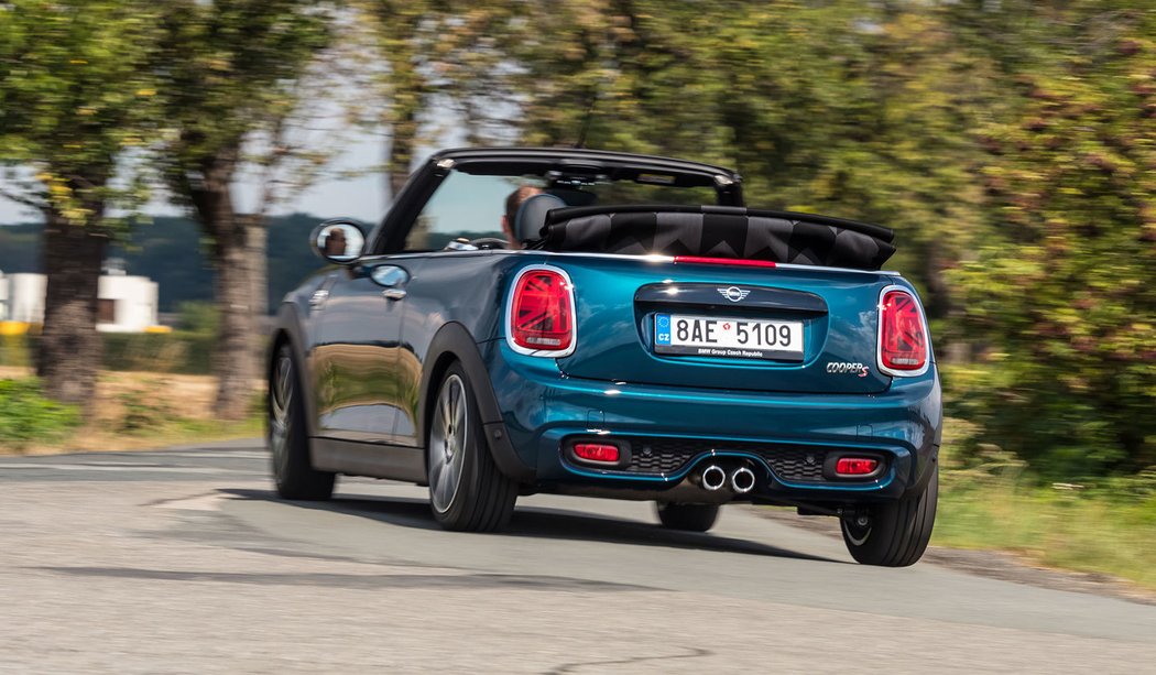 Mini Cooper S Cabrio Sidewalk