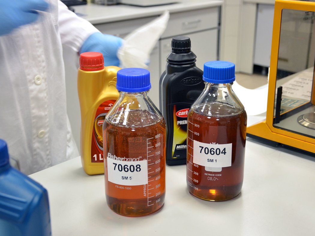Test motorových olejů VW 502.00: Předání vzorků do laboratoře