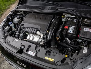 Šéf Stellantisu se omluvil za motor Puretech. Prý se to už nestane