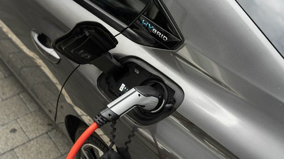 Peugeot chce kompletně elektrifikovat evropskou nabídku do roku 2025