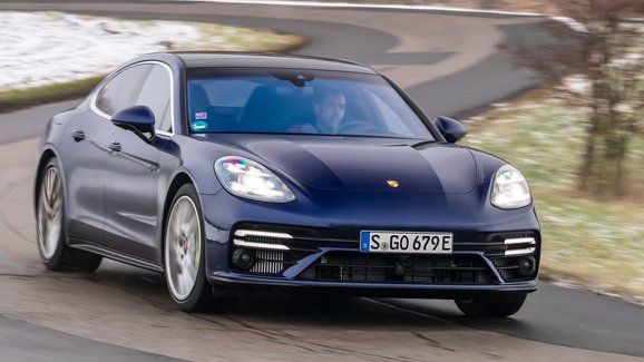 Porsche chystá elektrickou Panameru, té spalovací byl prodloužen život