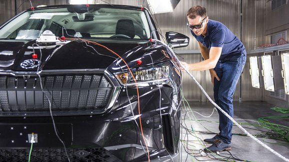 Jak Škoda testuje odolnost elektromobilů vůči extrémním teplotám? Má na to speciální komoru