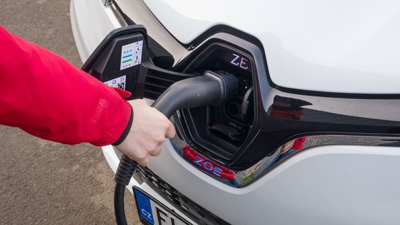 Nucený rozmach elektromobilů? Ve východní Evropě to zvýší zájem o ojetiny a operativní leasing