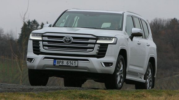 TEST Toyota Land Cruiser 300 – Kdo si počká, ten si bude sakra lebedit