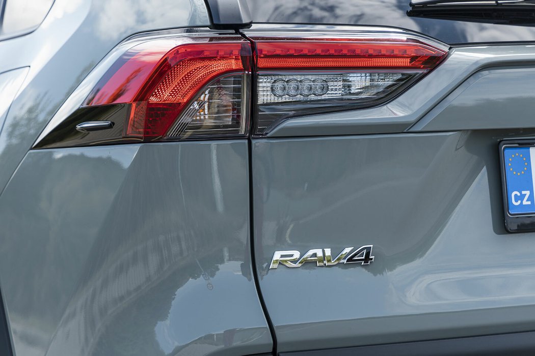 Toyota RAV4 2.5 Hybrid e-CVT 4x4 Adventure