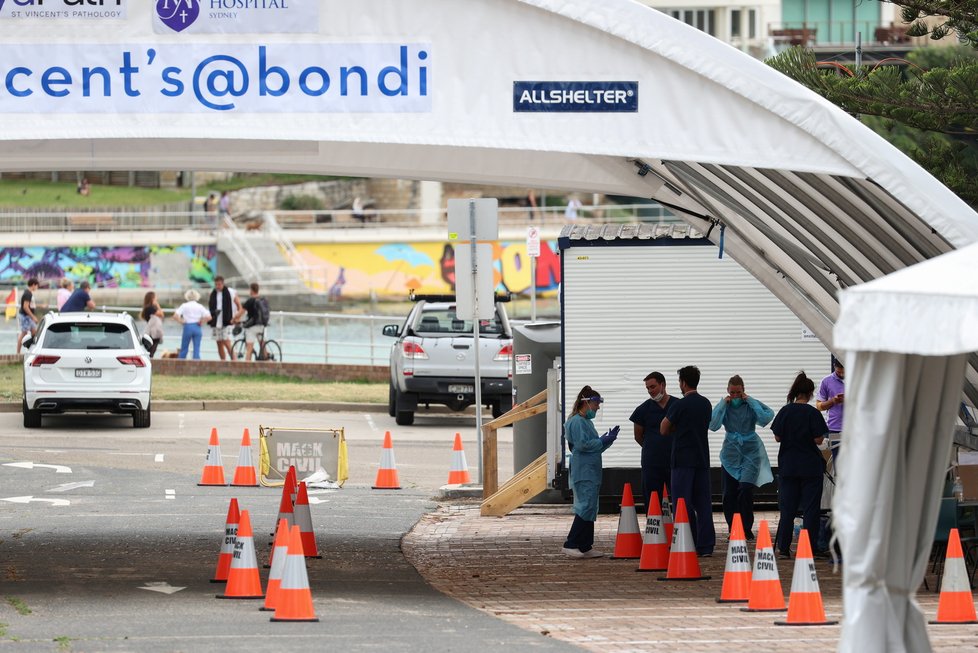 Testovací středisko na pláži Bondi v Sydney nezažívá příliš velký nápor lidí (23.11.2020)