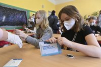 Školy mají testy na koronavirus do 7. května. Stát pro ně další ve skladech zatím nemá