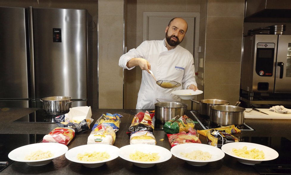 Italský šéfkuchař Riccardo testoval pro Blesk těstoviny.