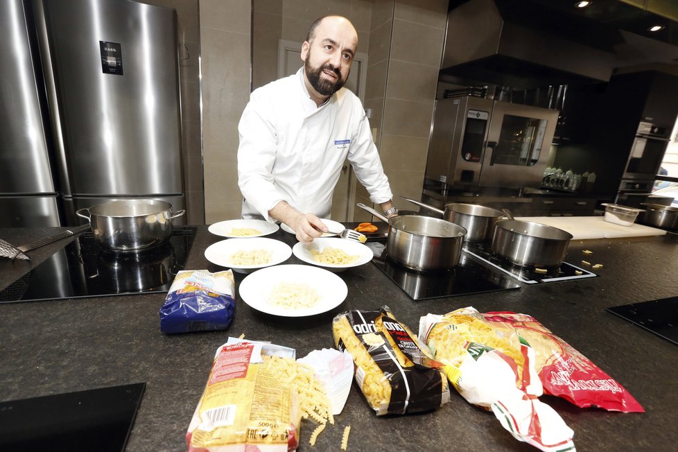 Těstoviny otestoval i uznávaný italský šéfkuchař Riccardo Lucque.