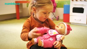 Testujeme s dětmi: Mluvící panenka, které se vyvíjí od miminka po batole