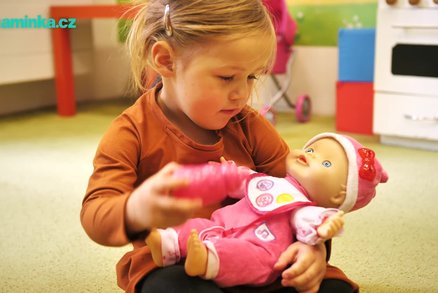 Testujeme s dětmi: Mluvící panenka, které se vyvíjí od miminka po batole