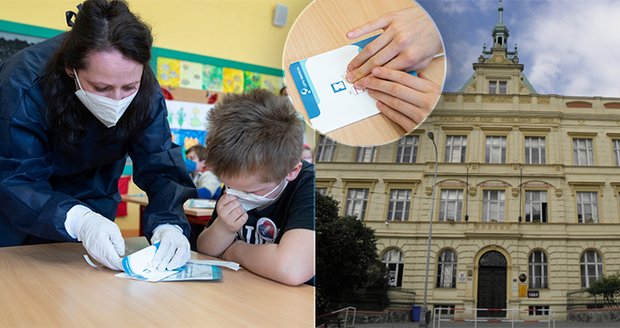 Zpátky do lavic! Děti na ZŠ Kladská si vyzkoušely antigenní testy i PCR testy ze slin