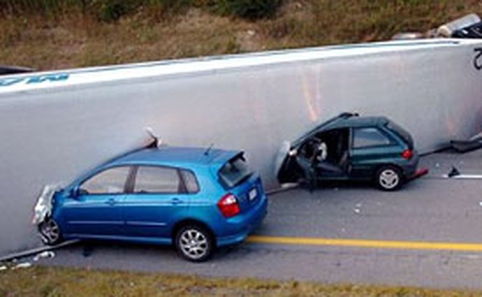 Červencové statistiky nehod: Na silnicích zemřelo nejméně lidí od roku 1990