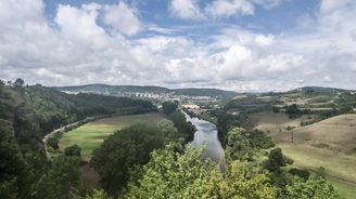 5 tipů na jarní jednodenní výlety: Zvládnete je za den, vlakem, autem i v dešti!