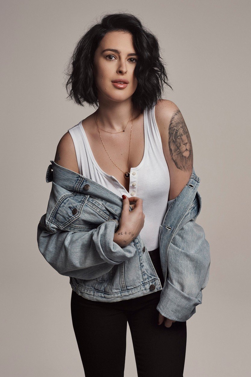 Rumer Willis a její obrovský lev.