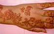 Na černou hennu má mnoho lidí alergii.
