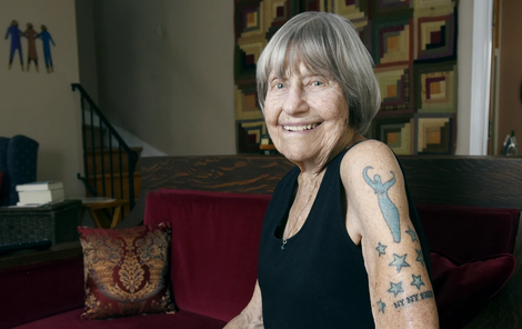 Gloria Webergová a její tetování.