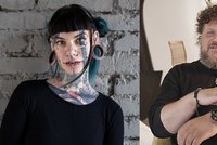 Jak zakrýt tetováním jizvu? I slavný fotograf Kratochvíl skončil v Tattoo Polepšovně