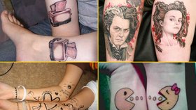 Milenci vylepšují svá těla společným tetováním.