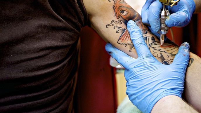 Tetování podle všeho znali už pravěcí, resp. neolitičtí lidé.