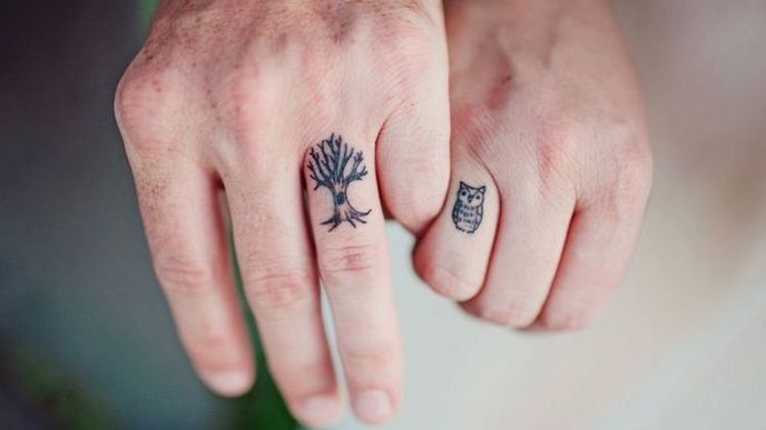 Symbolem vzájemné lásky nemusí být pouze prstýnek, ale také tetování. 