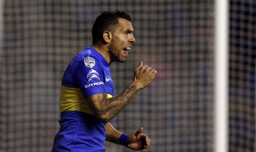 Carlos Tévez v dresu Boky Juniors