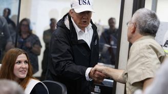 Trump znovu navštívil Houston. Prezident zažívá nejobtížnější domácí krizi, tvrdí tisk