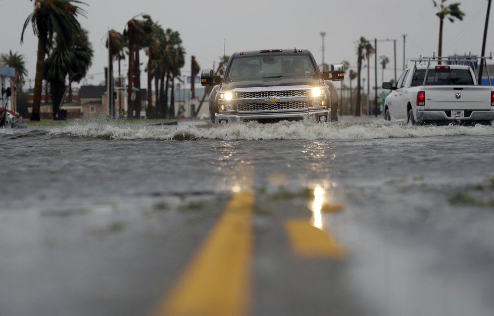 Kvůli hurikánu Harvey jsou v Texasu statisíce lidí bez elektřiny