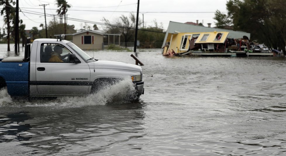 Kvůli hurikánu Harvey jsou v Texasu statisíce lidí bez elektřiny