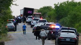Policie našla v Texasu v kamionu nejméně 46 mrtvých.