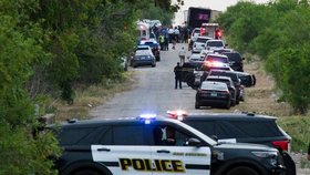 Policie našla v Texasu v kamionu nejméně 46 mrtvých.