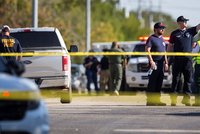 Masakr v texaském kostele: Střelec zabil nejméně 27 lidí, včetně dvouletého dítě