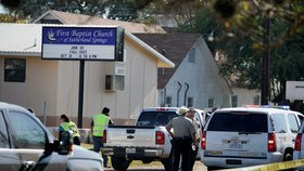 Útočník začal pálit ihned po vstupu do kostela, kde se modlilo 50 lidí.